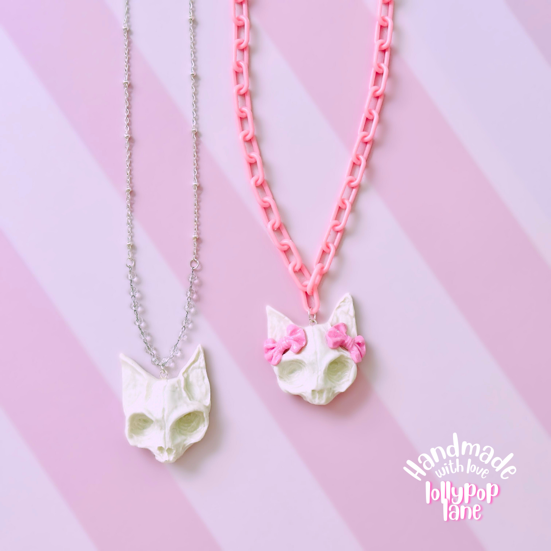 Bat Skull Kawaii Necklace (White)